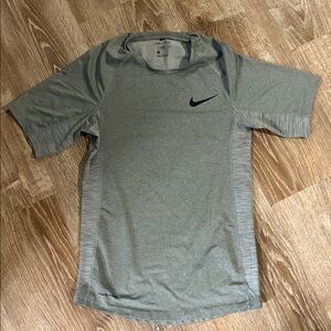 Nike Men's Gray Short Sleeve Dri-fit Tee